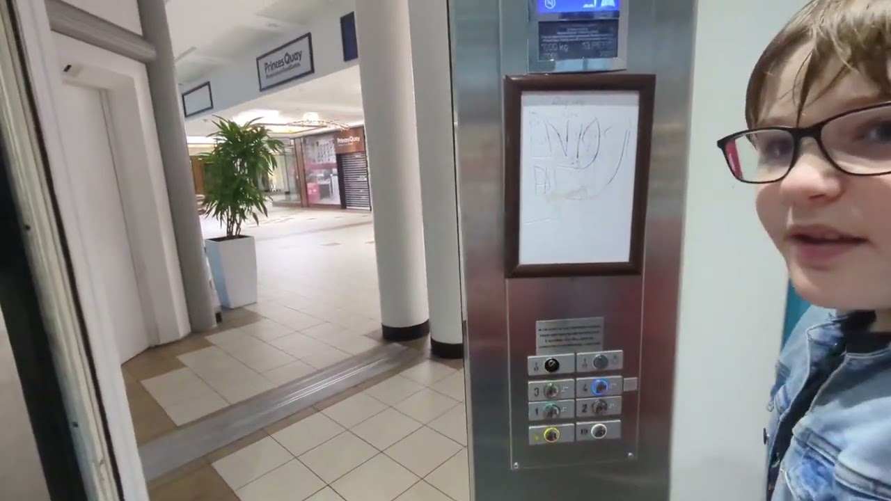 Lifts @ Quayside shopping centre Hull, Otis