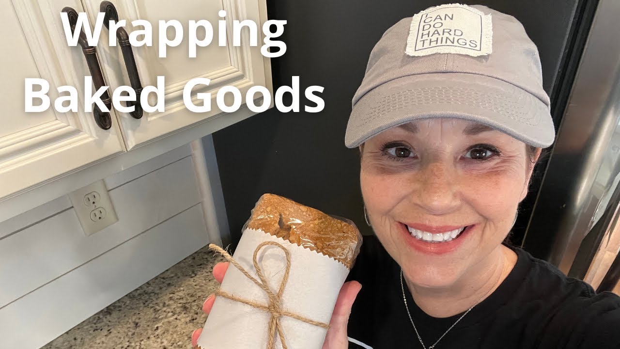 Last minute Christmas gift idea for friends or neighbors | Wrapping pre-made baked goods