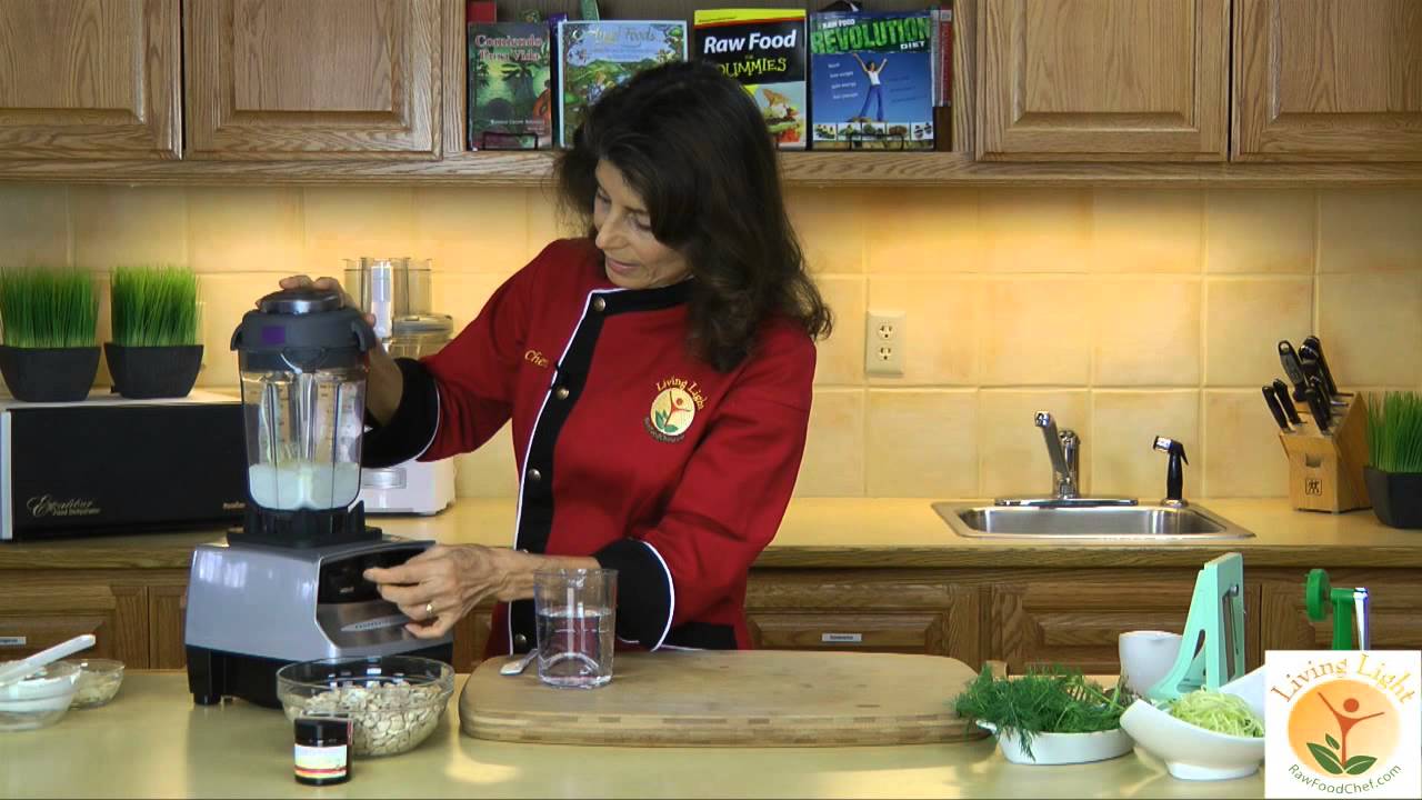 Raw Food Recipe: How to make Zucchini Pasta with Alfredo Sauce