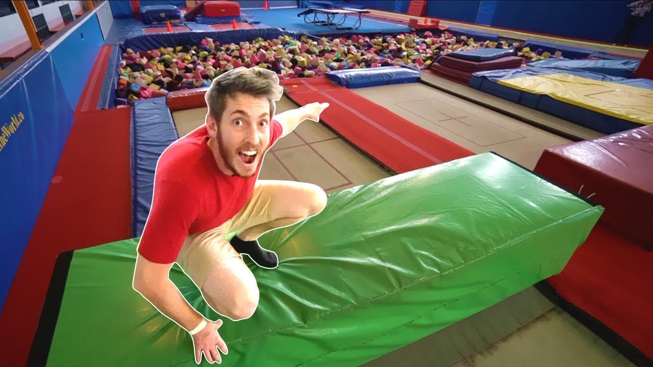 Crazy Trampoline Park Obstacle Course!