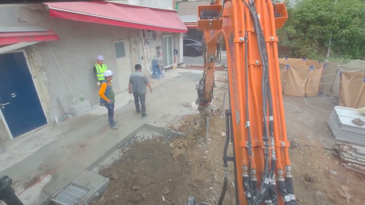 쁘레카금지 바닥철거 jk틸트로테이터 굴착기