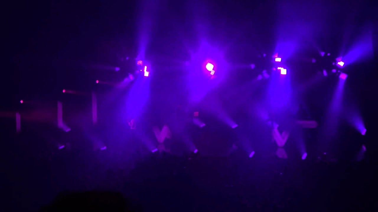 Stromae - Alors on danse (live au Zenith de Nantes)
