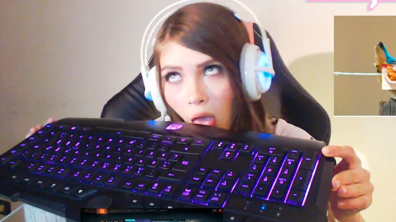 CRAZY RUSSIAN GIRL STREAMER