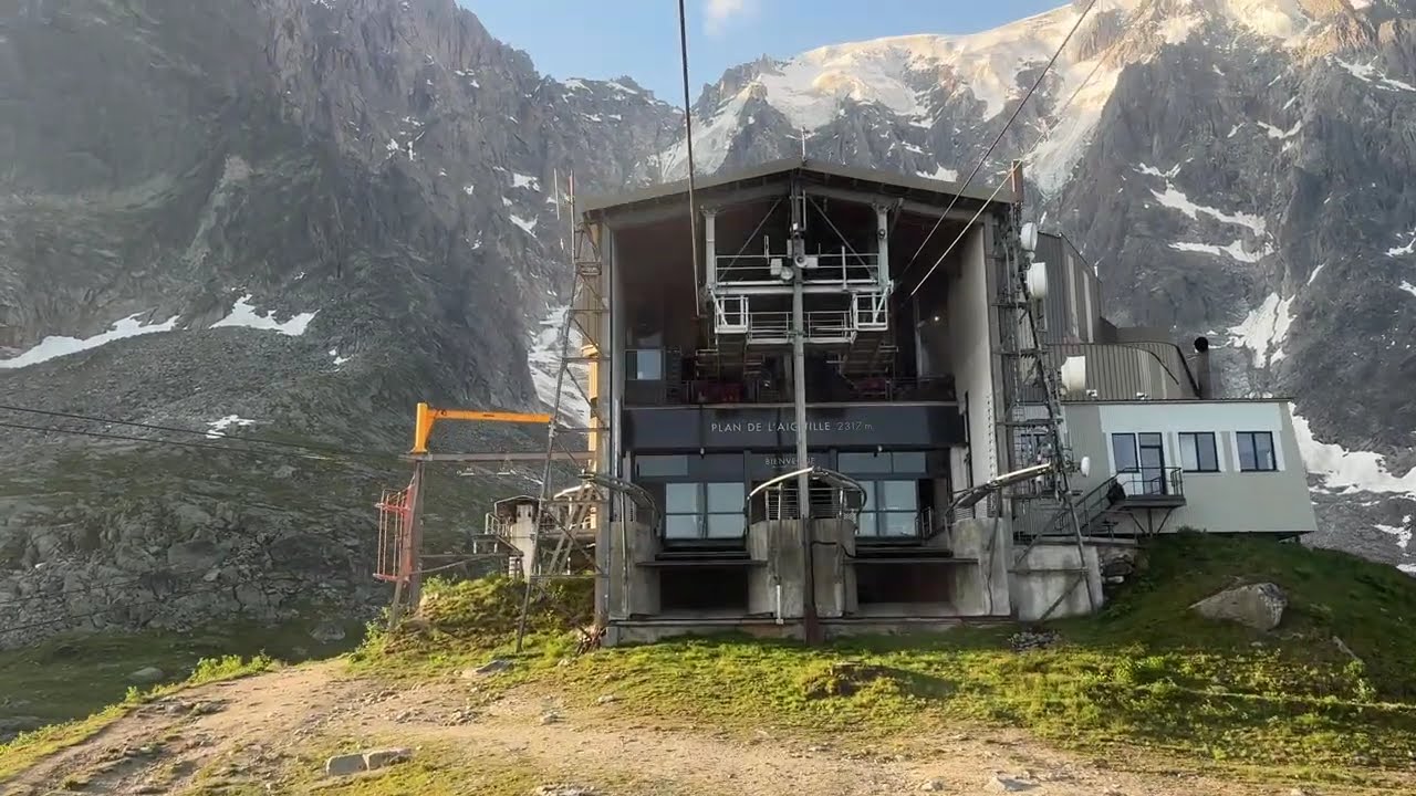 What to expect | Arrival of Aiguille du Midi cable car at Plan de l&rsquo;Aiguille (midpoint) in Chamonix