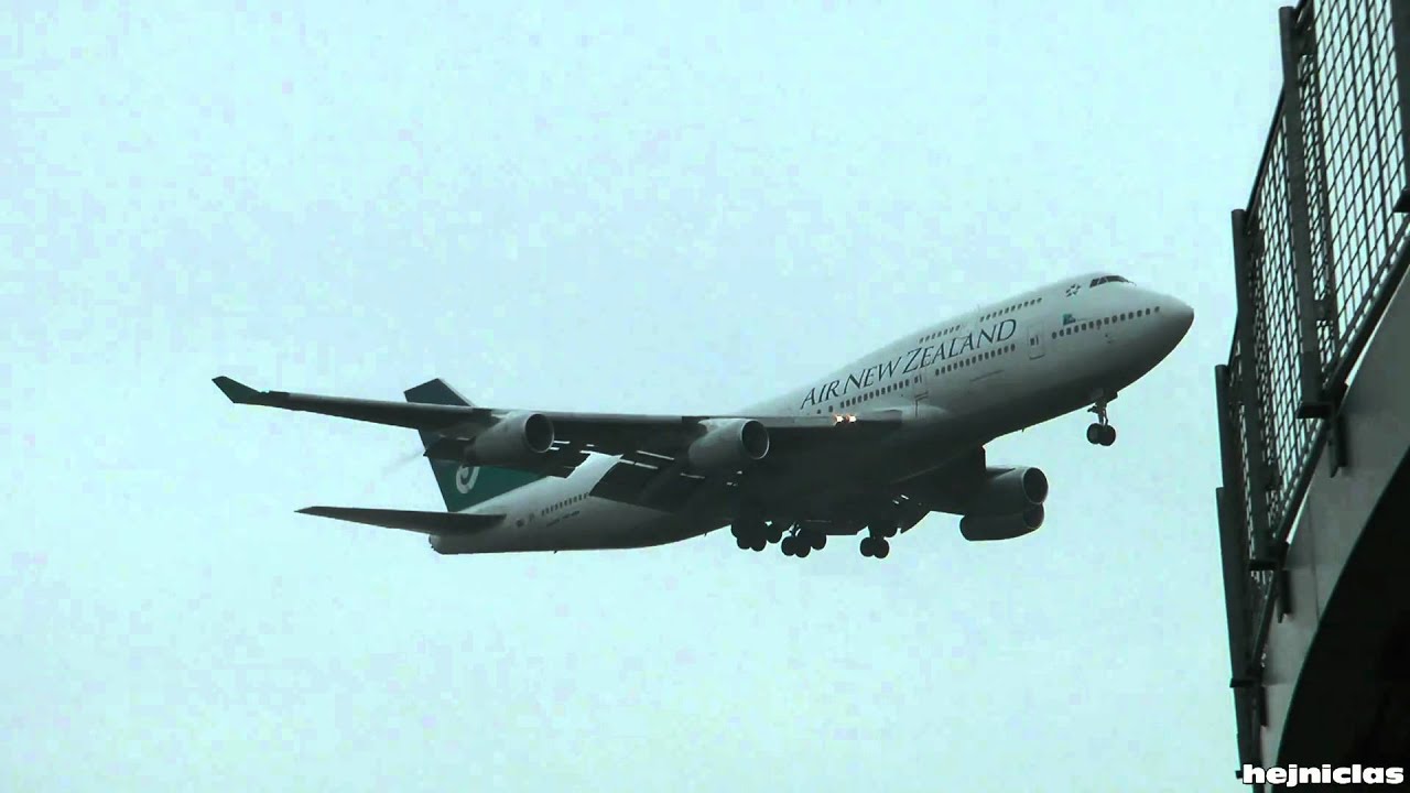 Air New Zealand Boeing 747-400 Landing at Heathrow. Rwy 09L [HD]