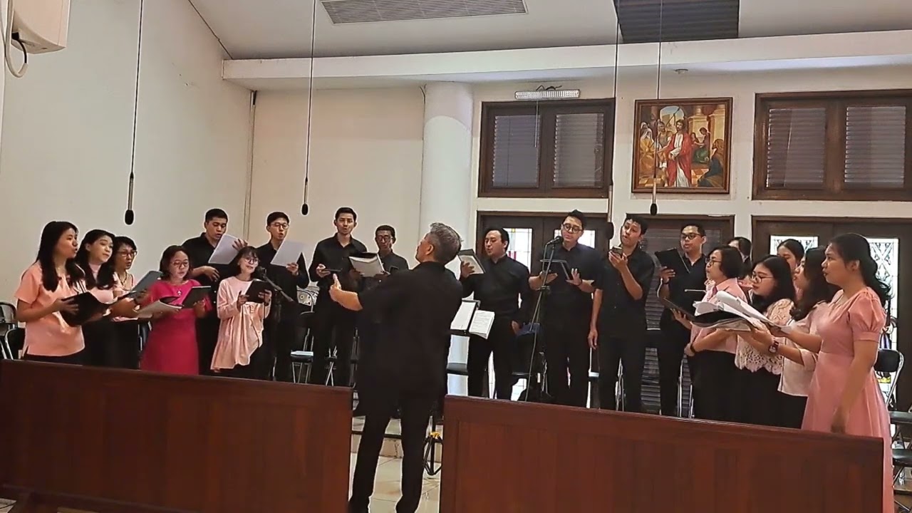 Saint Helena Choir - Kumasuki Gerbang AltarMu