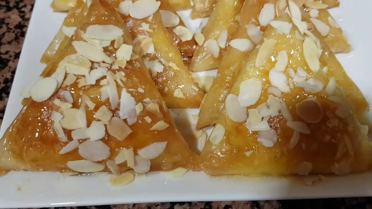 بريوات بالجبن معسلين  اول فيديو بالعربية على القناة. Triángulos de queso y miel