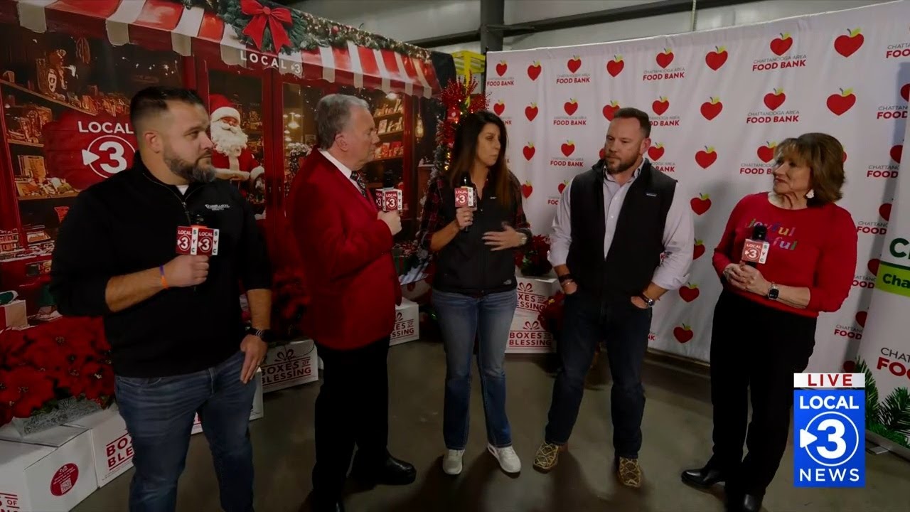 SYC 2025: Freight Food Fight winners present donation for Share Your Christmas™