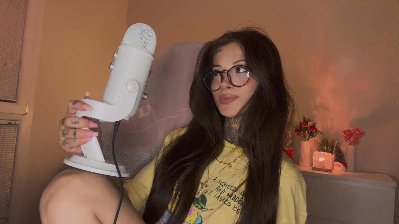Akasi ASMR kanalı canlı yayında