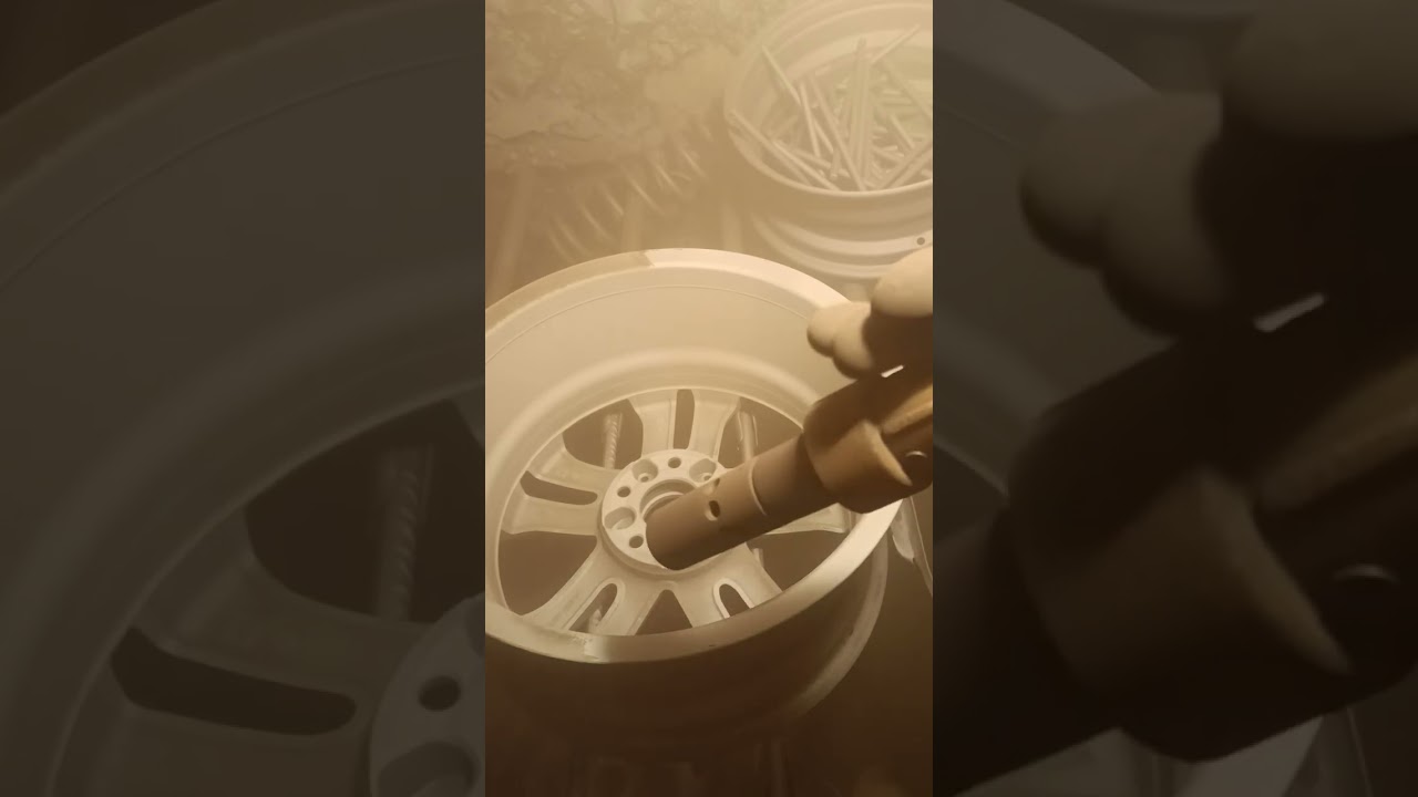 Sandblasting .Piaskowanie felgi.Film dla ludzi o mocnych nerwach.