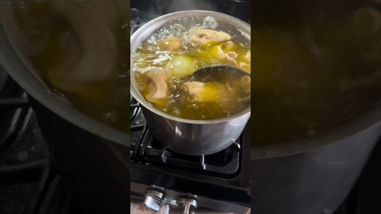 Un caldo de pollo criollo 