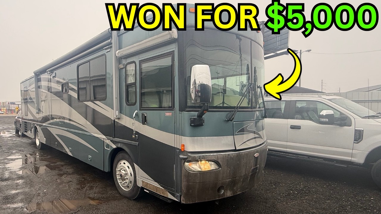 Steal Deal?! Mike Won a CLEAN Title 2007 Winnebago Journey RV With Ceiling Damage