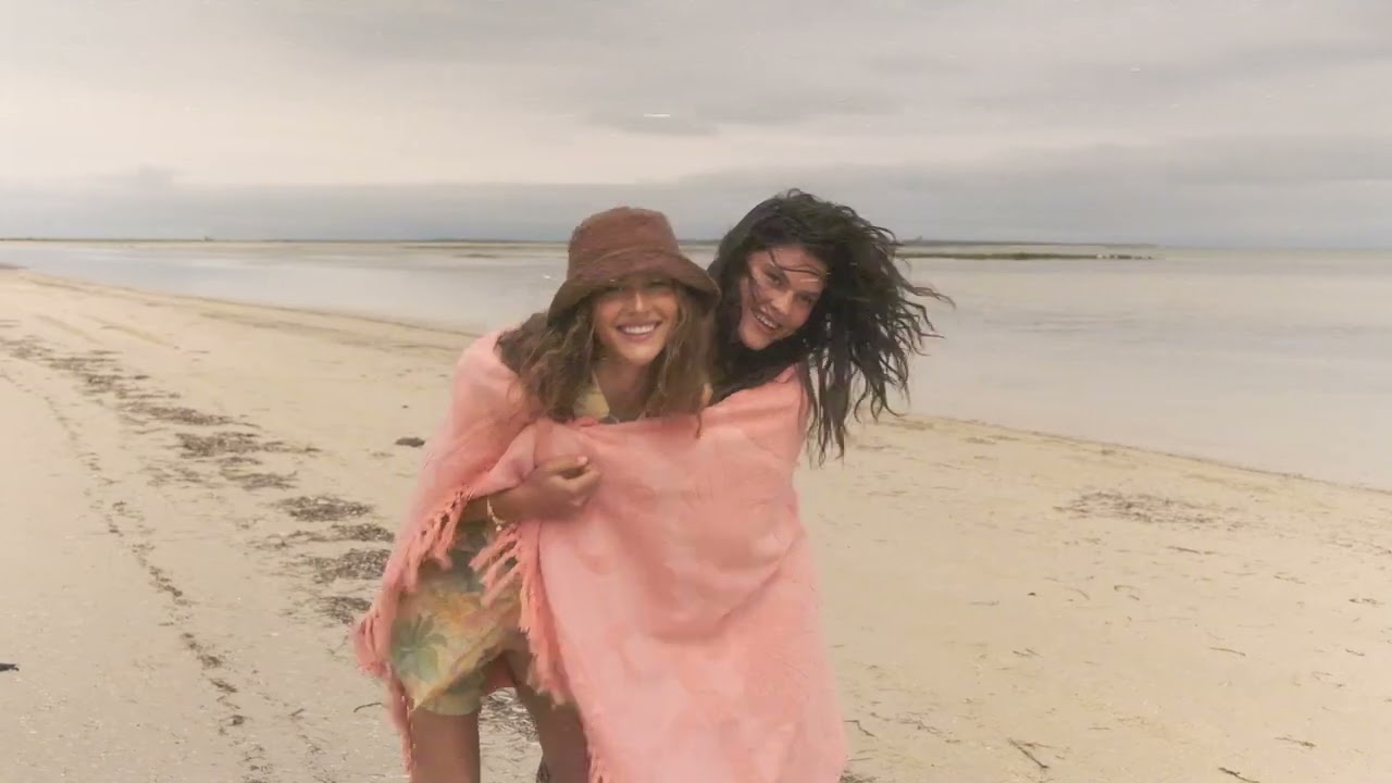 HIBISCUS LANE | FEATURING ANGELINA KENDALL, JASMINE O’NEILL + NYREE KEMP