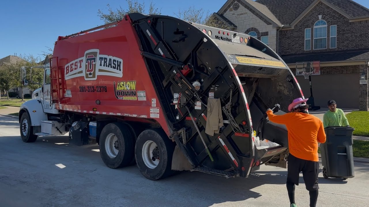 Best Trash: Peterbilt 348 McNeilus Rear Loader Garbage Truck