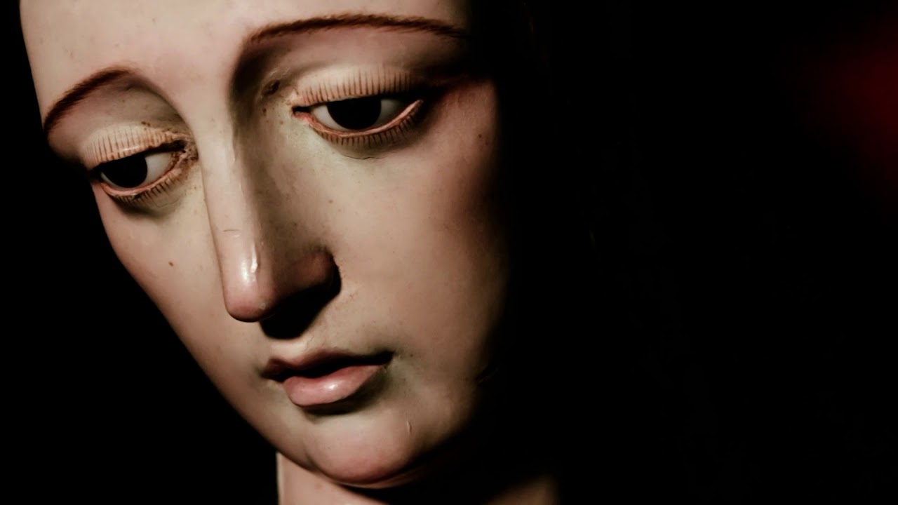 La vi sentada - A la Virgen de la Soledad (Poesía)