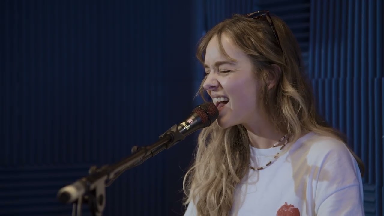 Alice Mae - Better Ways (Live Backstage by Concertzaak)