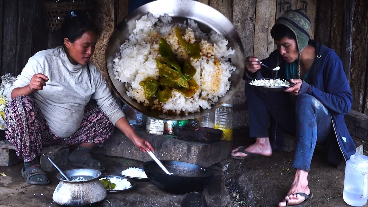 Having vegetable meal in first shelter || Young Couple is in their first shelter