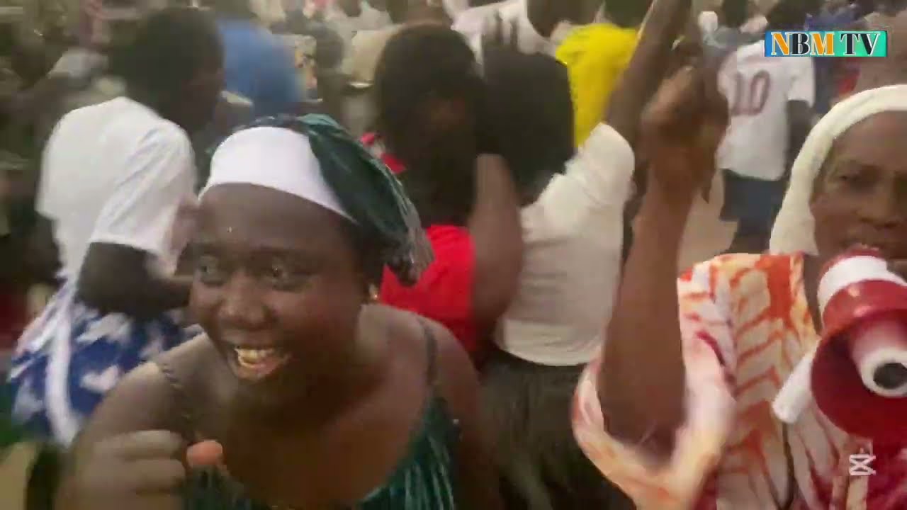 Ambiance bou nexx entre Dionewar NIODIOR après la victoir de Siteu
