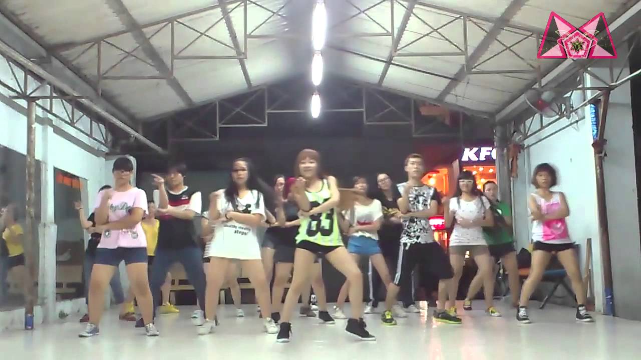Gwen Stefani - Hollaback Girl Dance Cover by BoBo's class