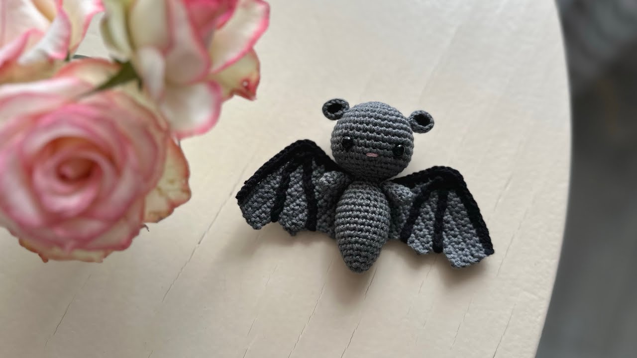 tutorial: crochet a BAT, part 1 (head) #halloween #crochethalloween #amigurumi