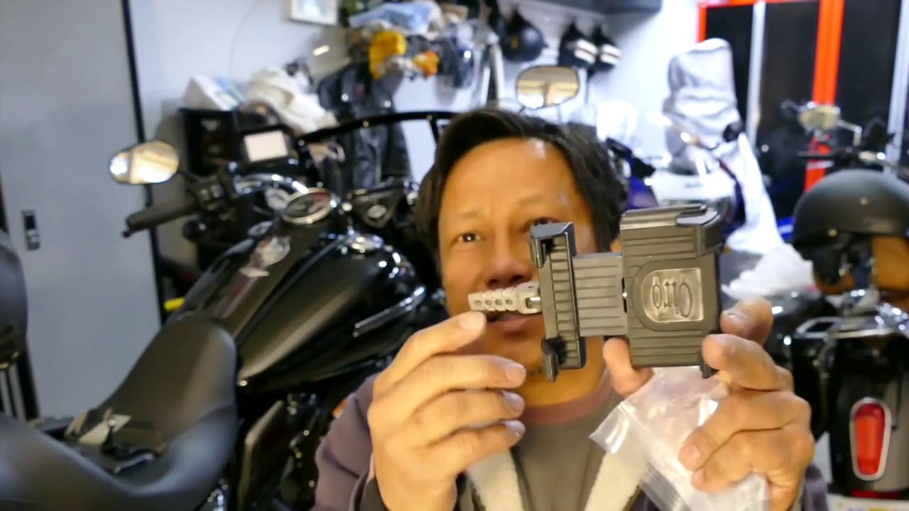 Installing phone mount & USB charger 2020 Road King Special