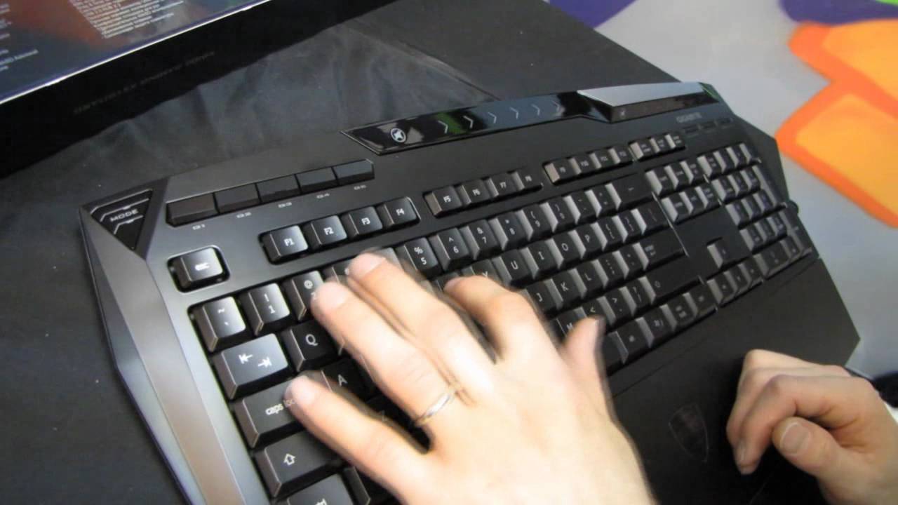 Gigabyte Aivia K8100 Gaming Keyboard Unboxing & First Look Linus Tech Tips