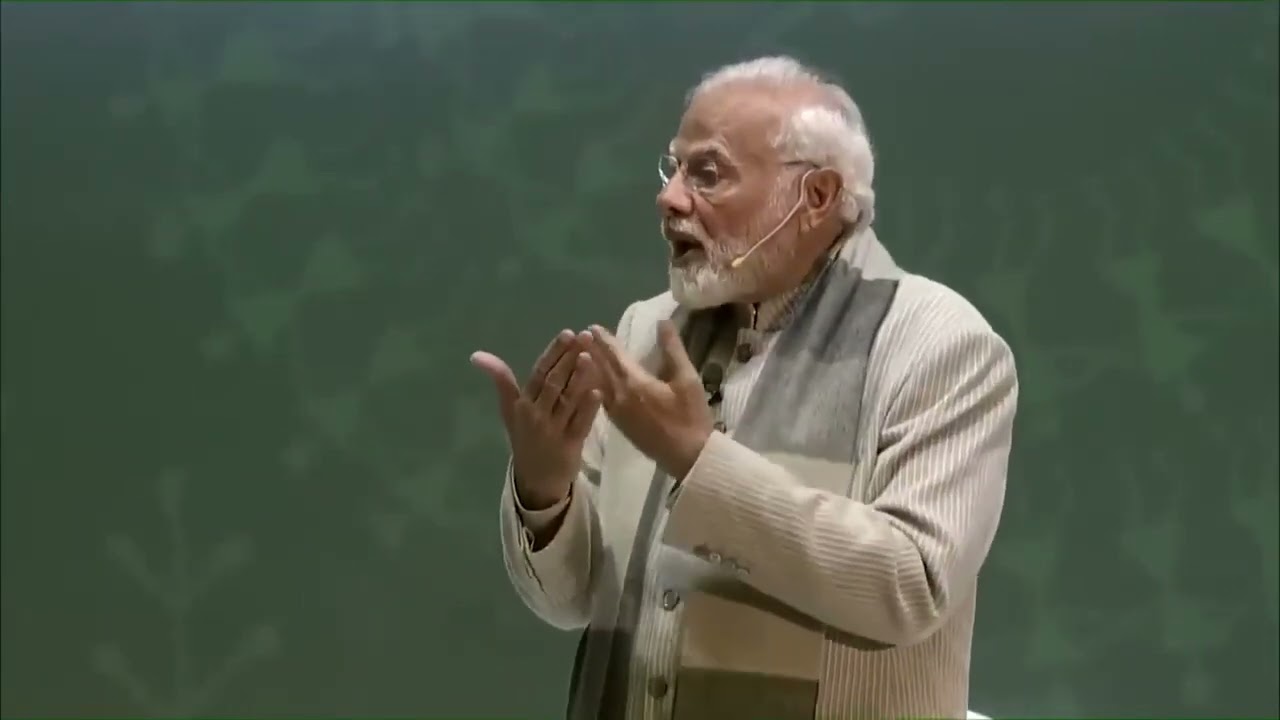 How to overcome distractions caused by social media & gadgets? PM Modi tells in this video!--(Dogri)