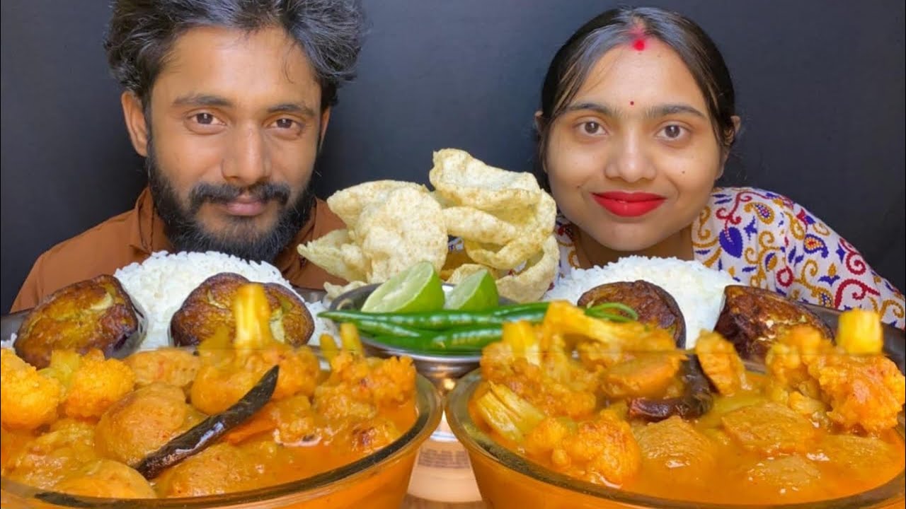 EATING SHOW,RICE,FULKOPI ALU SOYACHUNKSCURRY,BEGUN VAJA AND PAPAD 😍😍