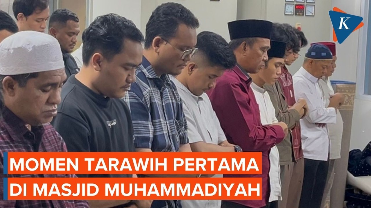 Momen Khusyuk Tarawih Pertama di Masjid At-Tanwir Muhammadiyah