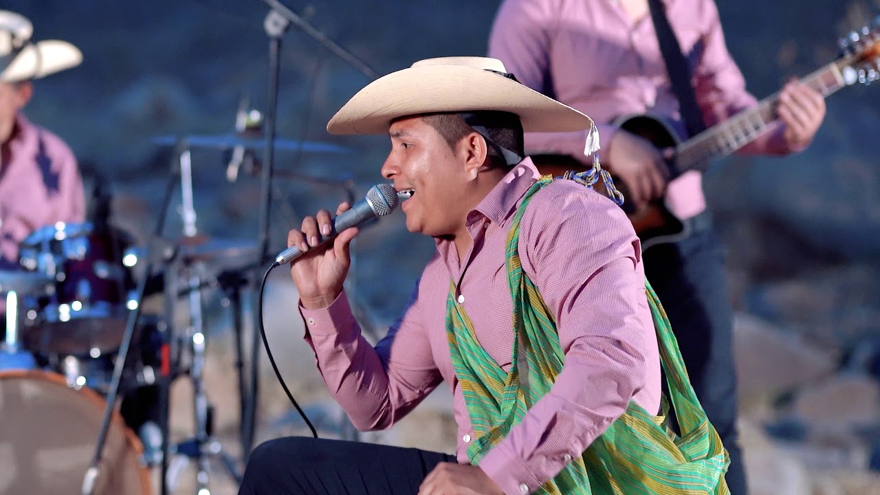 Chavos de Tierra Caliente & Tierra Cali - Perra Soledad (En Vivo)