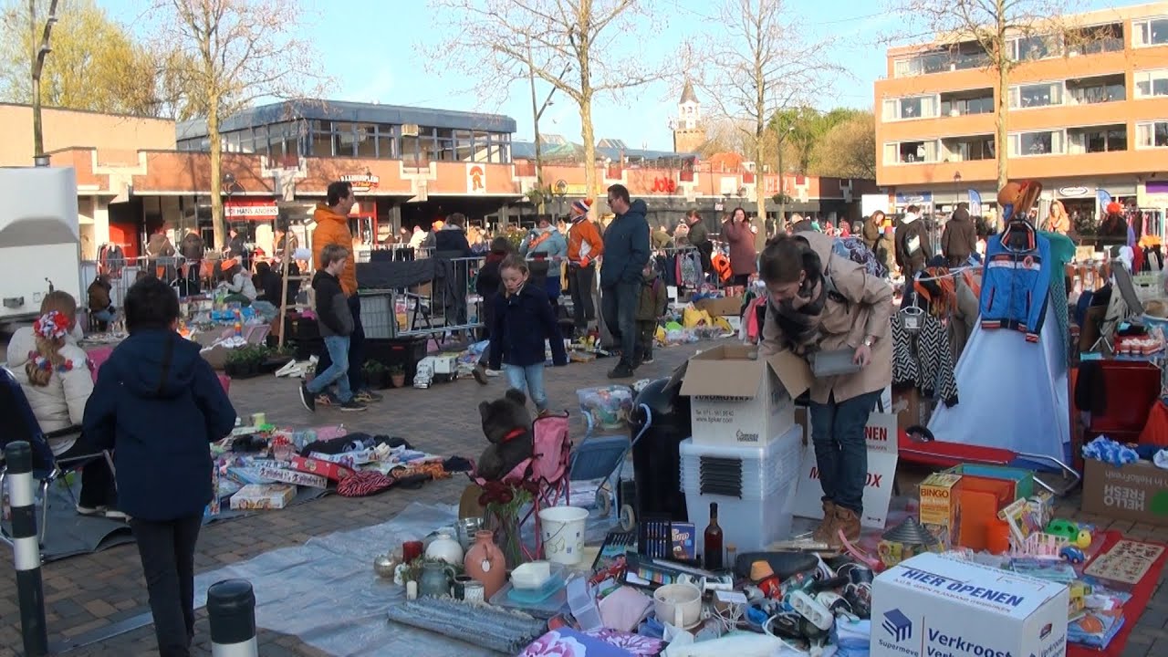 In Bodegraven waren de eerste mensen er weer vroeg bij op de kleedjesmarkt