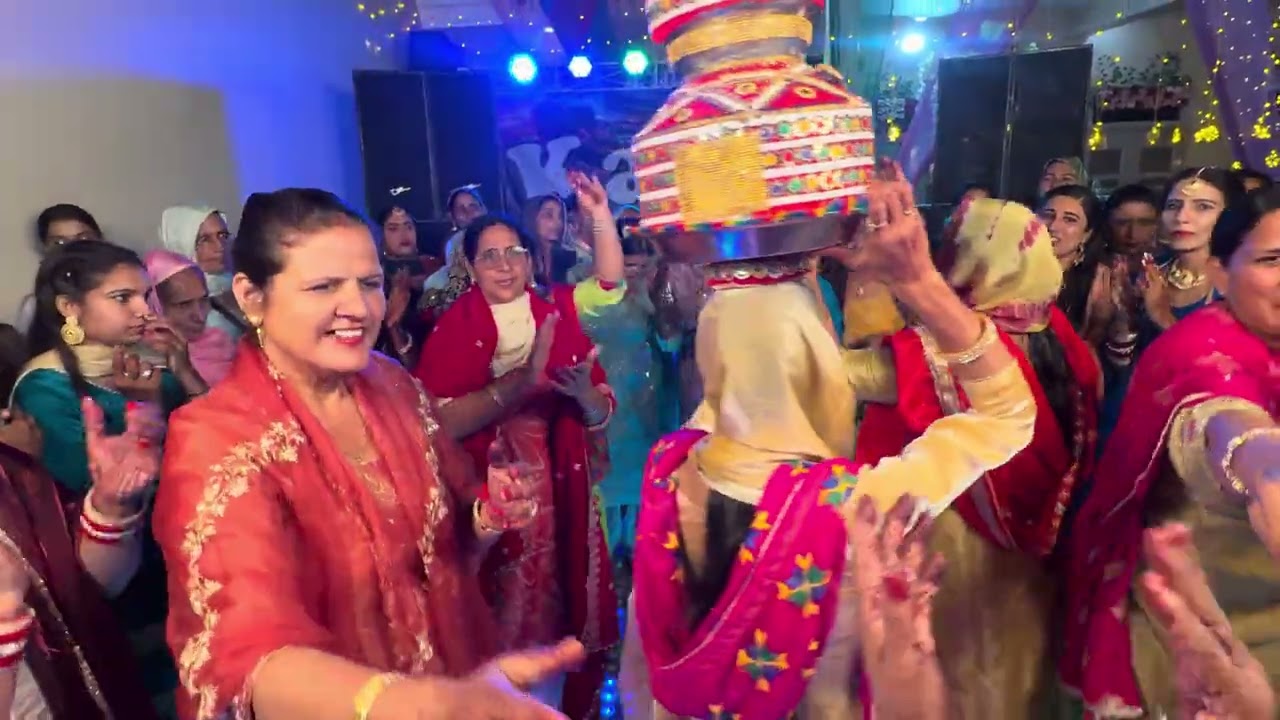 Punjabi Boliyan 🥰| ਬਹੁਤ ਸੁੰਦਰ ਗਿੱਧਾ ਬੋਲੀਆਂ ਜਾਗੋ ਪਾਰਟੀ ਵਿੱਚ ਨਾਨਕੇ ਤੇ ਦਾਦਕੇ ਪਿੰਡ ਦਾ Dancing 