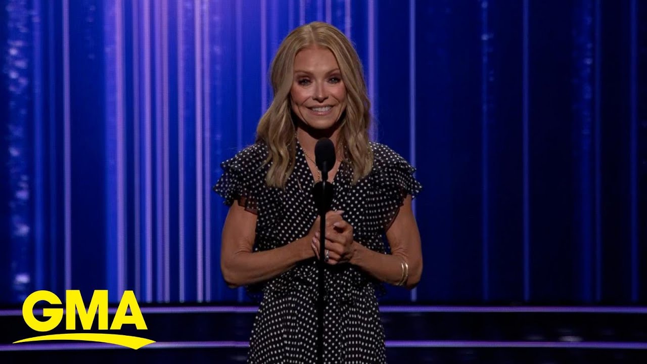 Kelly Ripa&nbsp;receives&nbsp;Disney Legends award, says she owes career, family to Disney