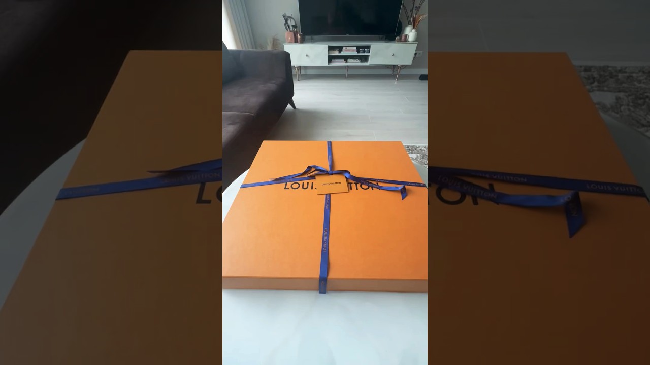 Unboxing my Louis Vuitton Neverfull MM in monogram ✨ my first impression: i LOVE it! 💥🧡