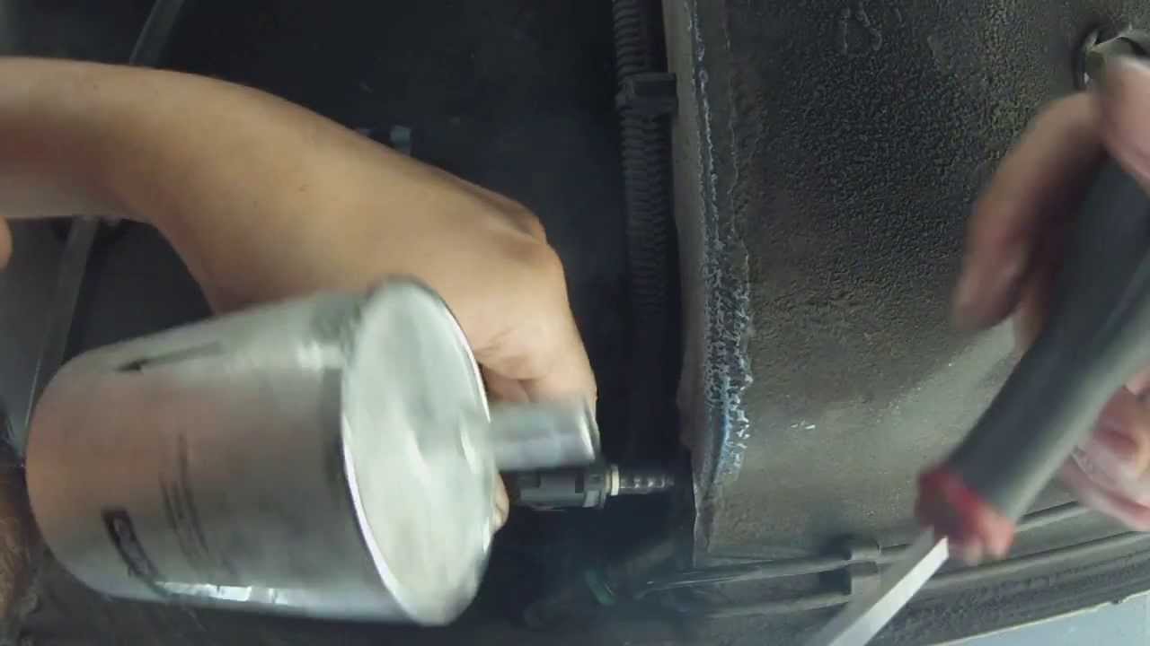 Peugeot 106 : Comment changer le filtre à essence