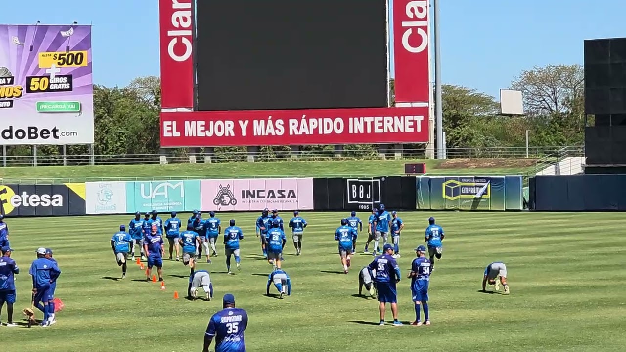 1er entrenamiento de la selección nacional de béisbol con D. Baker para el clasico mundial. 