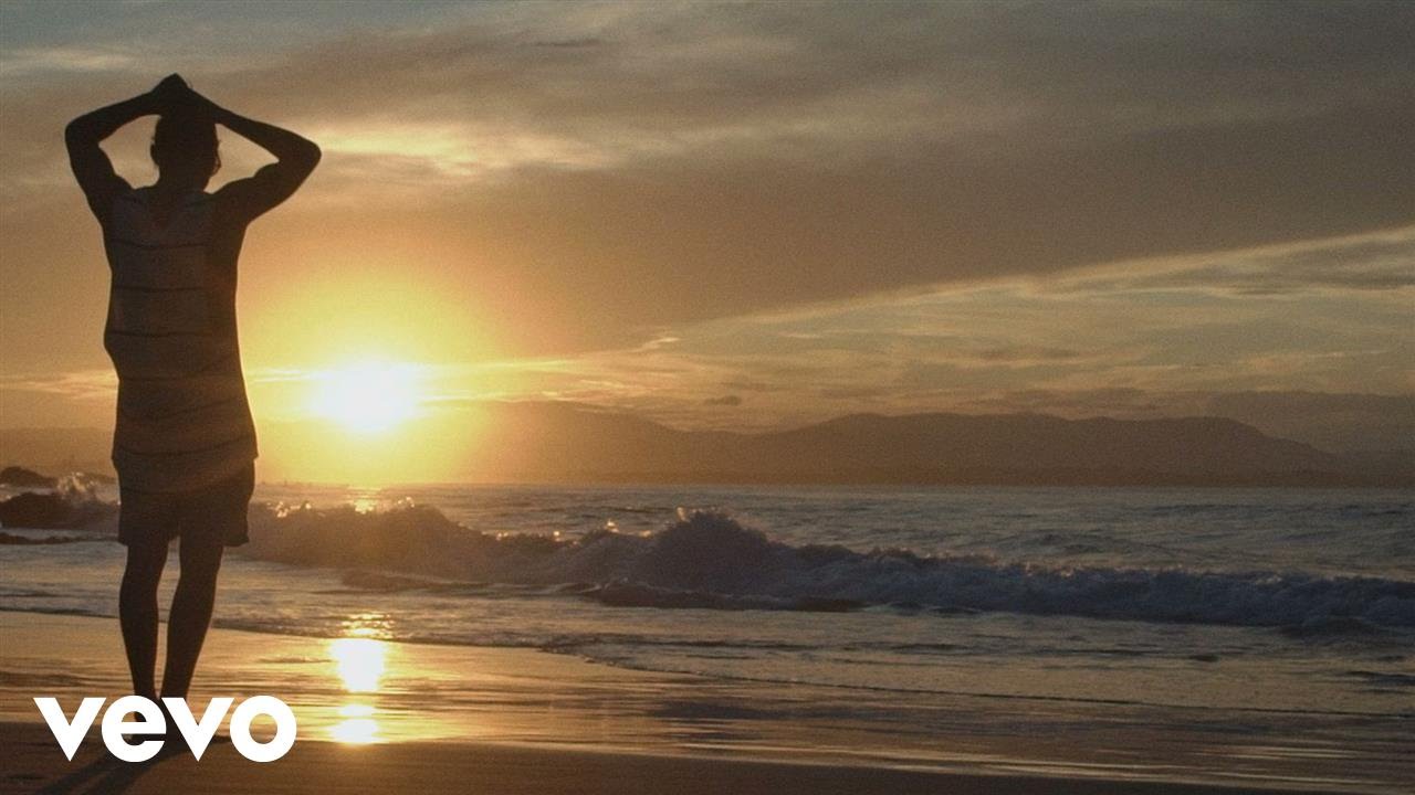 M&oslash;me - Hold On (Official Music Video) ft. Dylan Wright