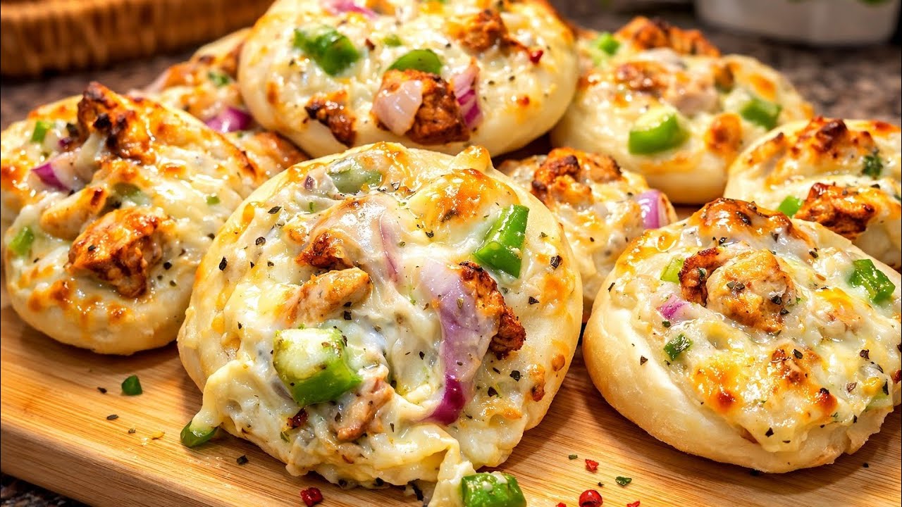 Creamy Chicken Alfredo Pizza | Cheesy Homemade White Sauce Pizza Recipe