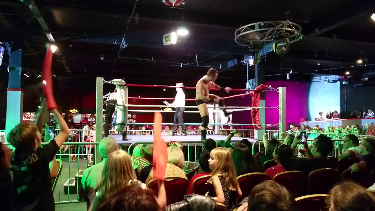 Wrestling at butlins bognor(2)