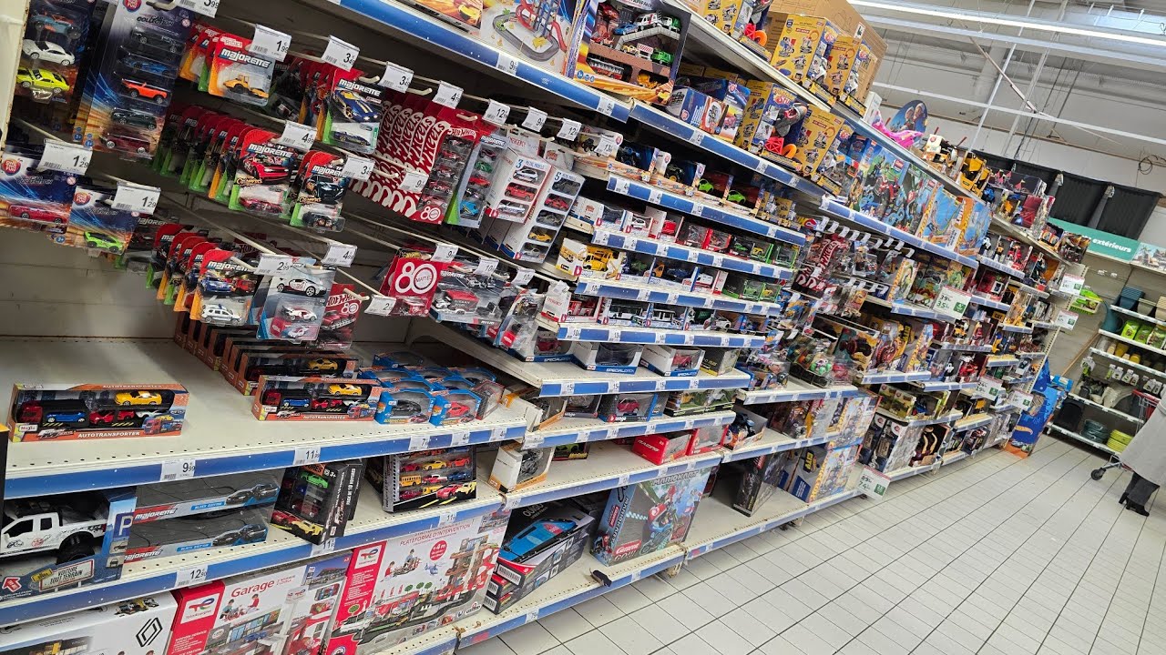 Проверяем Auchan Faches на наличие литых машинок 🥲 Охота за литыми моделями в Европе!
