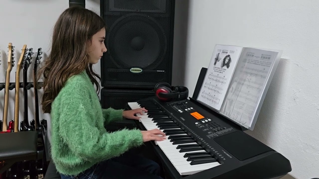 Estudos Musicais Talentos - Teclados - (Lindos Olhos Castanhos)