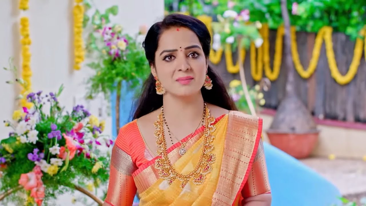 ఎంత తుడిచినా పొవట్లేదు | Oohalu Gusagusalade | Full Ep 405 | Zee Telugu | 24 Aug 2022