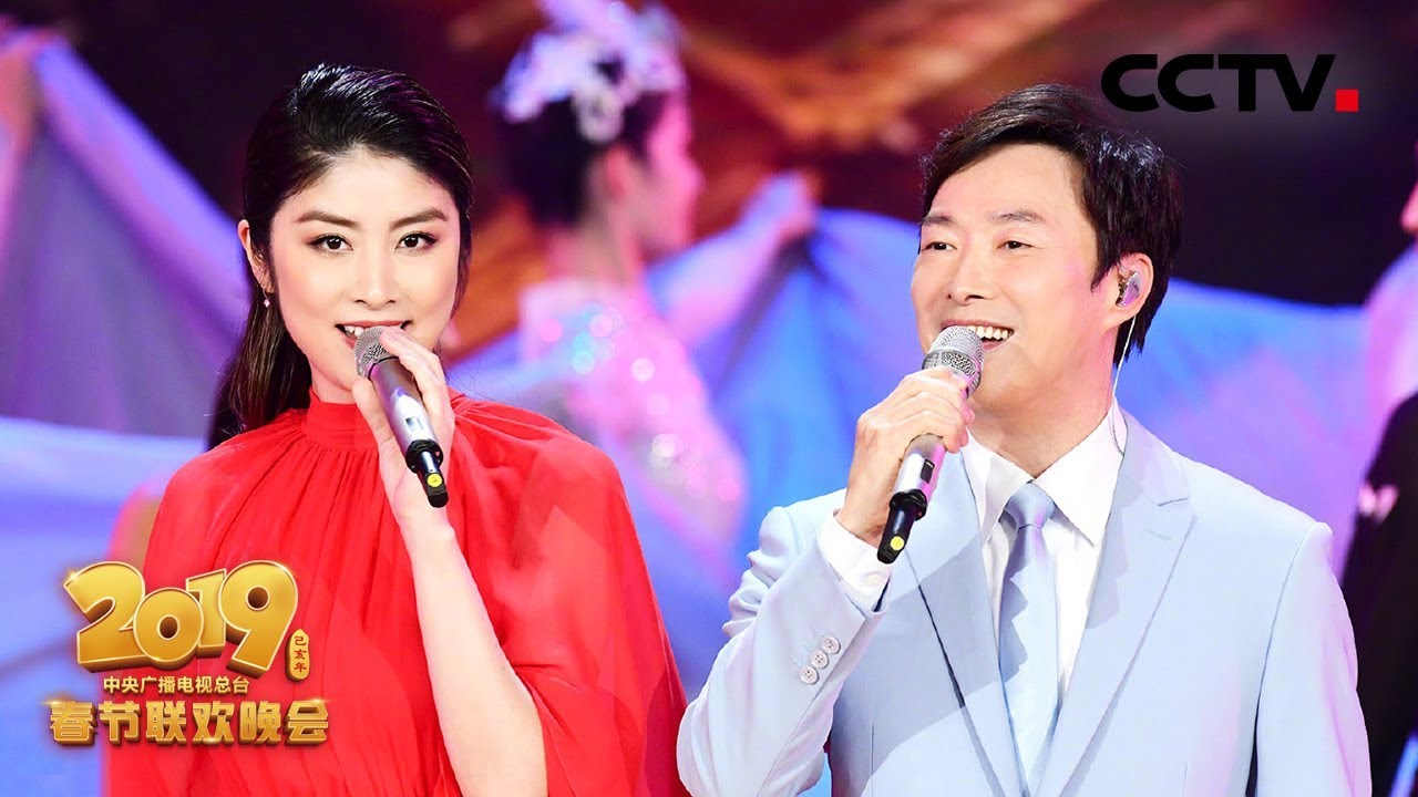 [2019央视春晚] 歌舞《今夜无眠》 演唱：费玉清（中国台湾） 陈慧琳（中国香港）（字幕版）| CCTV春晚