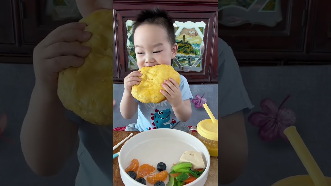 饼太大，战略性掰走一半，缓解一下压力🤪 #寶寶吃飯 #小吃貨的日常