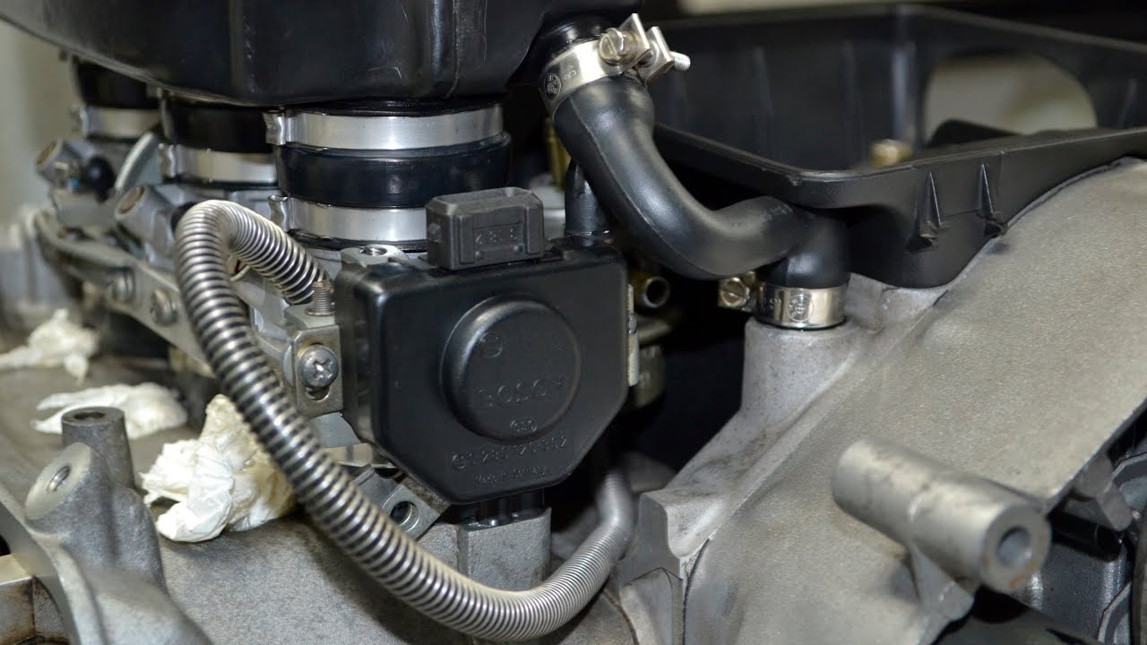 RESTAURACIÓN BMW K75 1987 (Parte 68) | Montaje inyección y airbox + Tema radiador