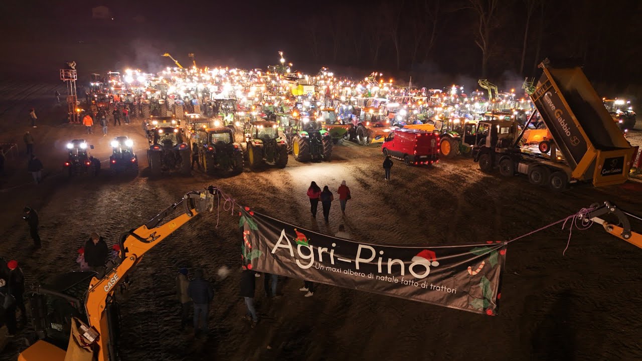 Agripino Priocca 2025 - Maxi Albero di Natale con i trattori @ldfvideomaker