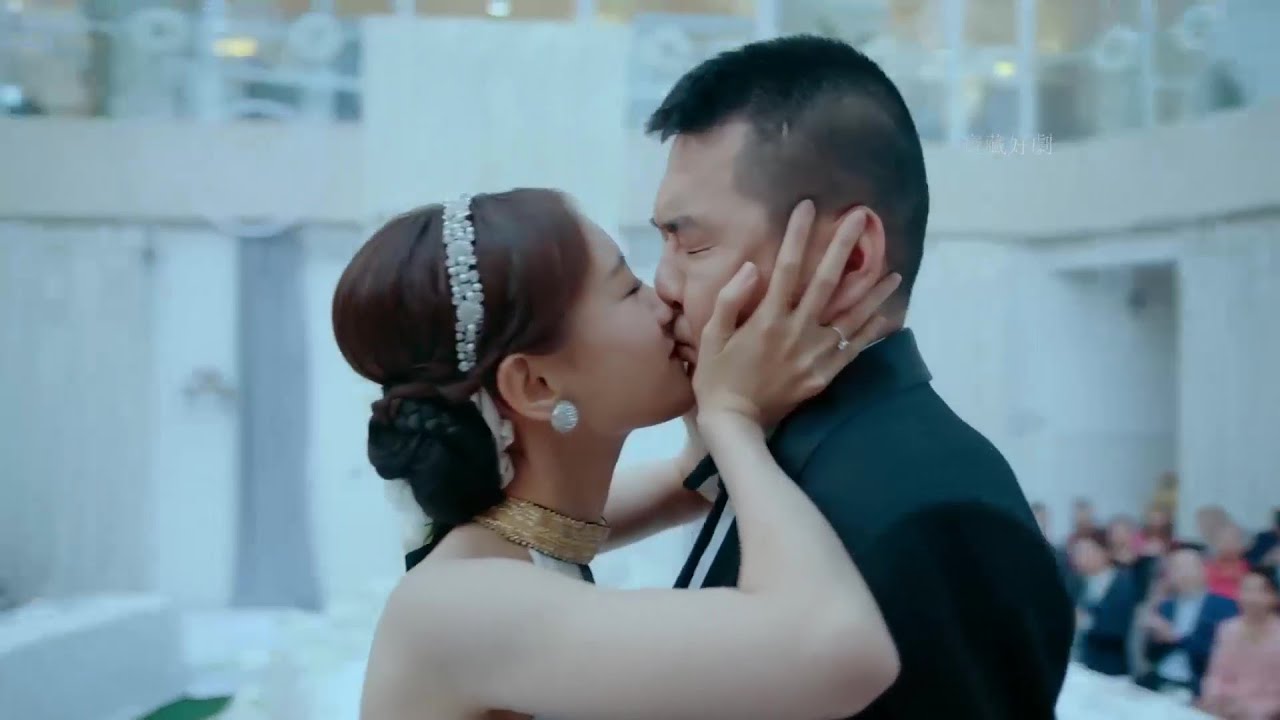 2024 New Movie | 億萬富豪娶了一個小自己30年的小嬌妻，新婚夜被折騰得身心疲憊！ #最新電影 #最新電視劇 #最新古裝劇 #热播剧