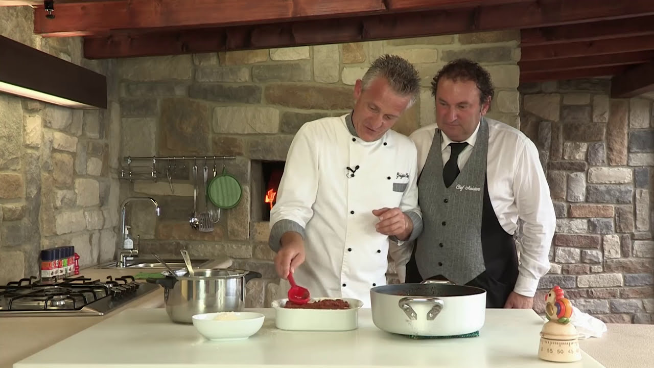 LASAGNE AL FORNO - Video Ricetta - Grigio Chef