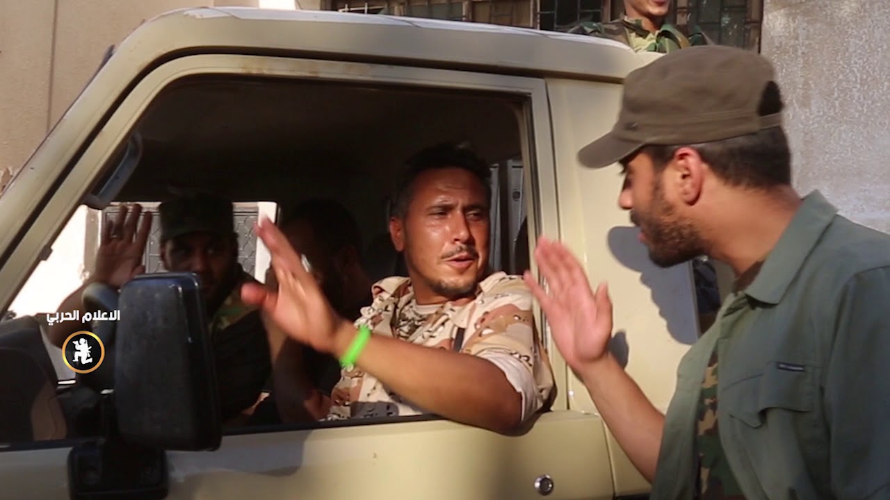 رئيس شعبة الاعلام الحربى في جولة رفقة الأبطال أول ايام عيد الفطر المبارك داخل ازقة وأحياء مدينة درنة
