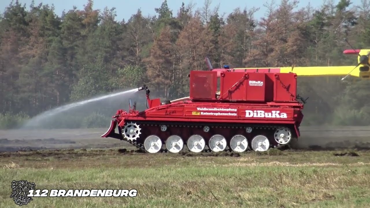 (FireMobil) Löschpanzer von DiBuKa zeigt seine Fähigkeiten + Brandbekämpfung aus der Luft